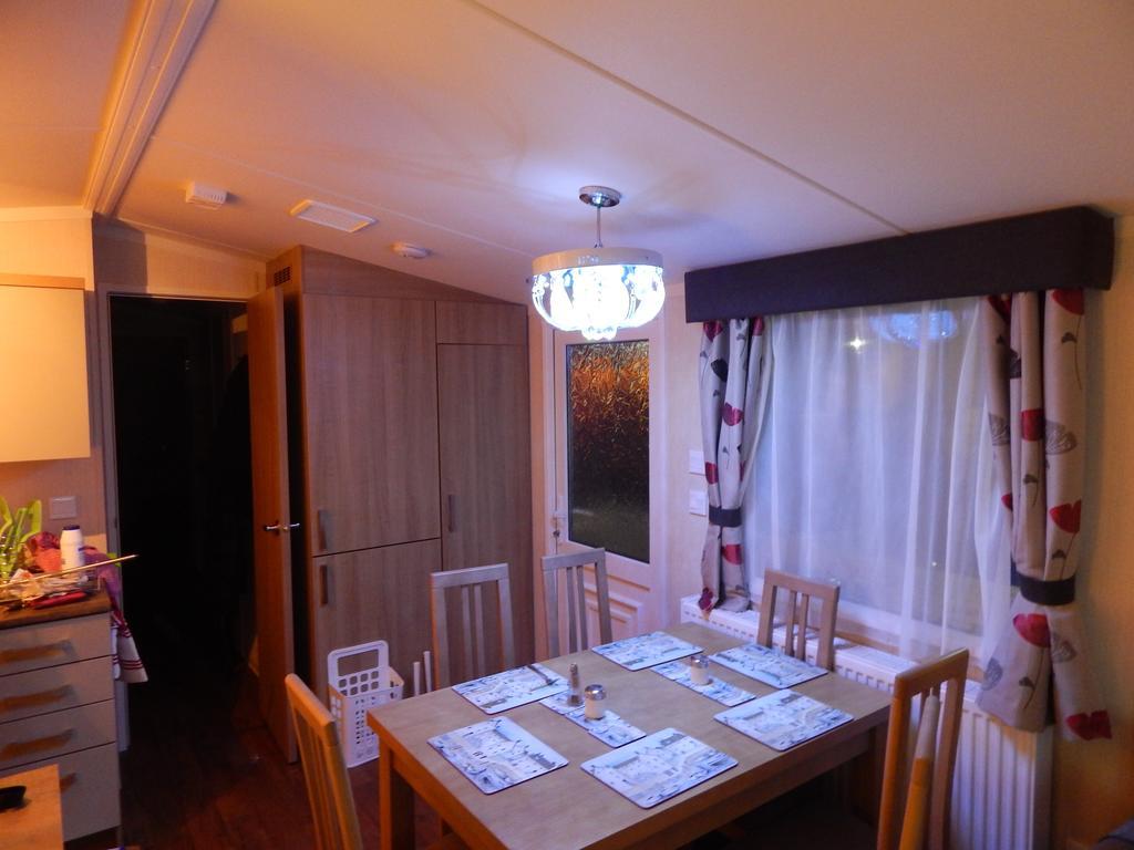 Presthaven Sands Holiday Park 3 And 2 Bed Caravans Prestatyn Bilik gambar